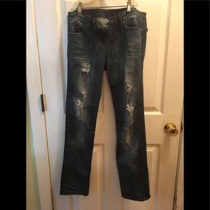 Distressed skinny jeans